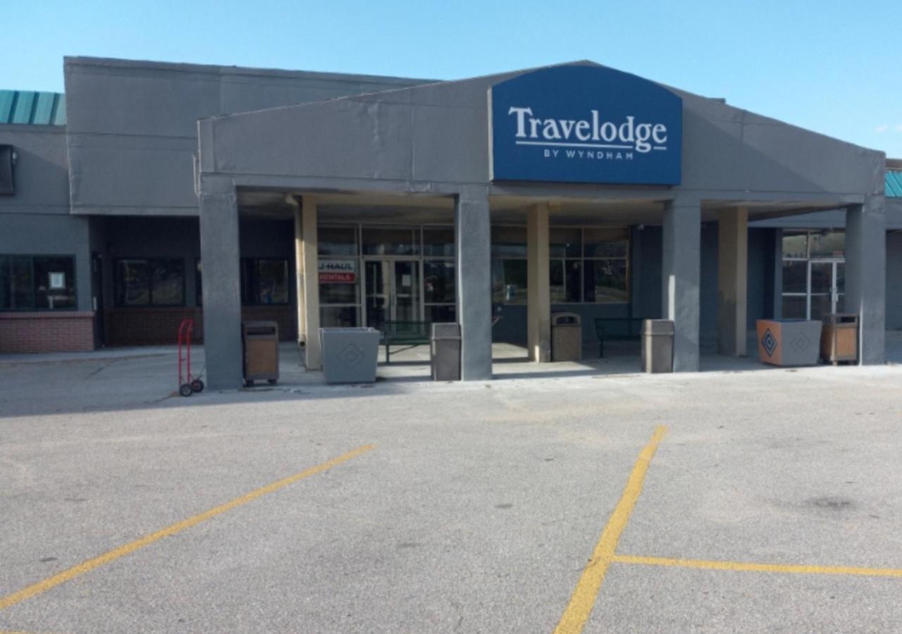 Travelodge By Wyndham Lincoln Northeast Ngoại thất bức ảnh