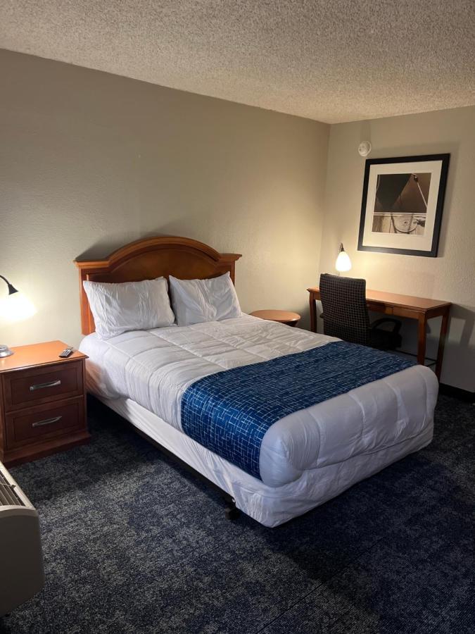 Travelodge By Wyndham Lincoln Northeast Ngoại thất bức ảnh