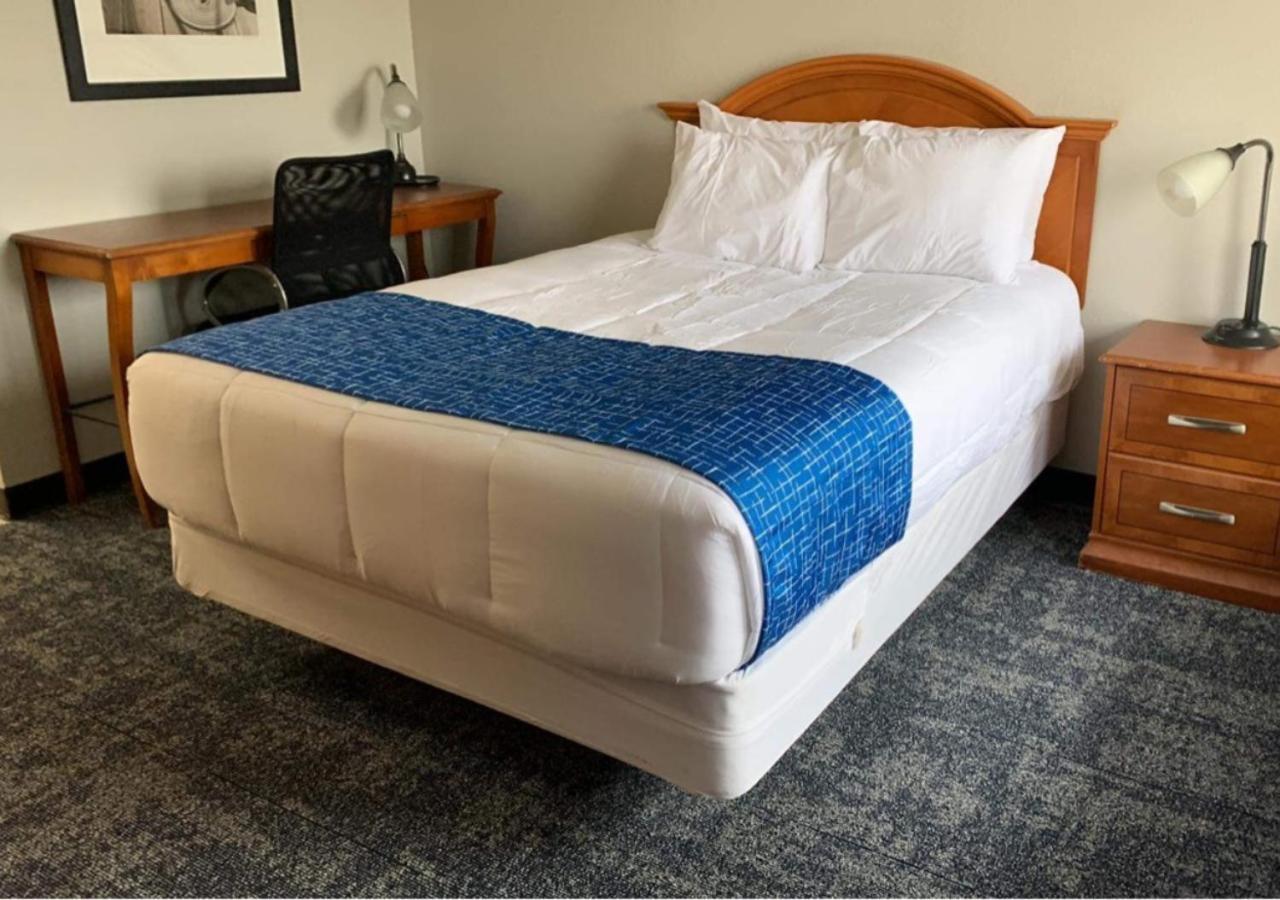 Travelodge By Wyndham Lincoln Northeast Ngoại thất bức ảnh