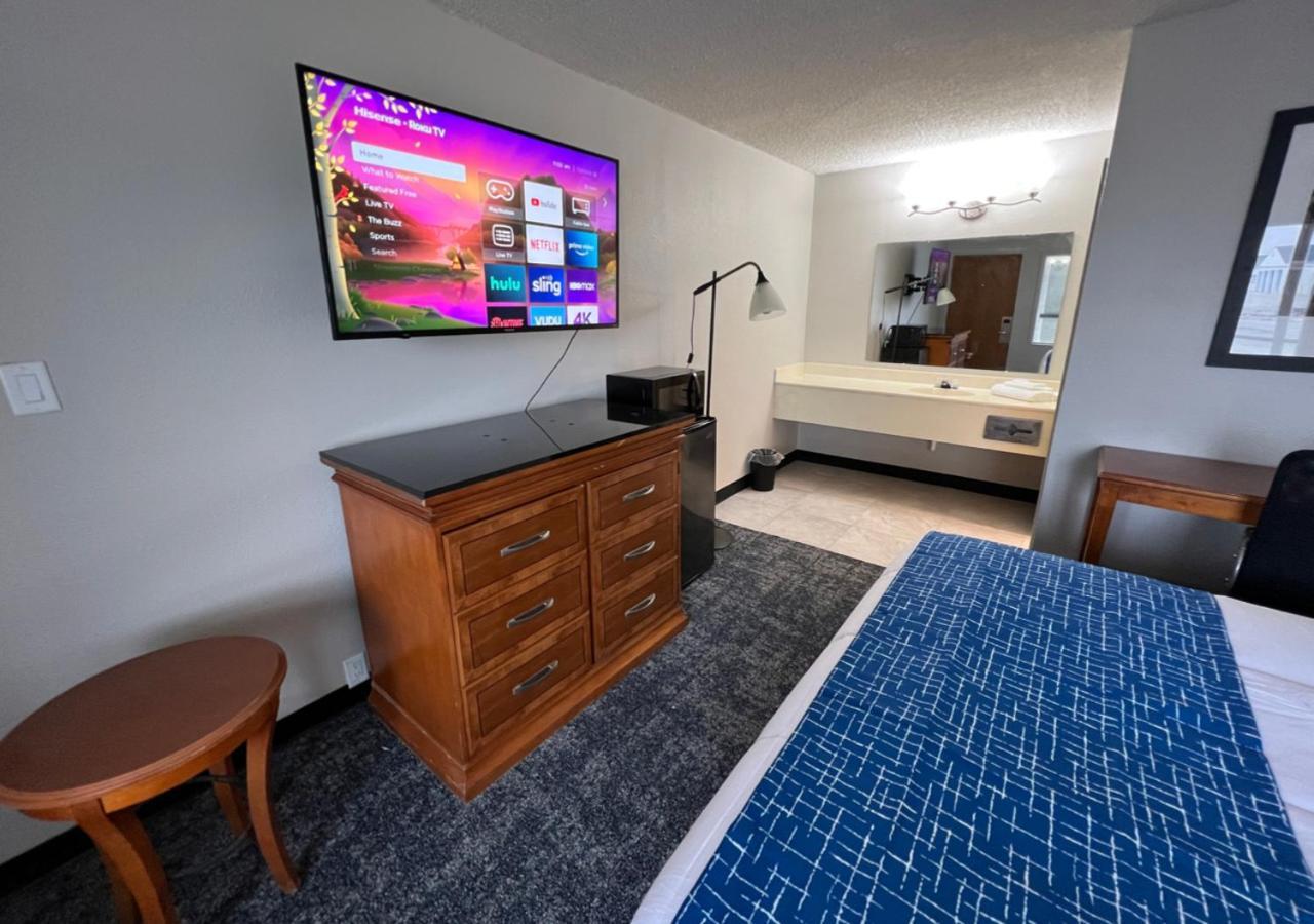 Travelodge By Wyndham Lincoln Northeast Ngoại thất bức ảnh